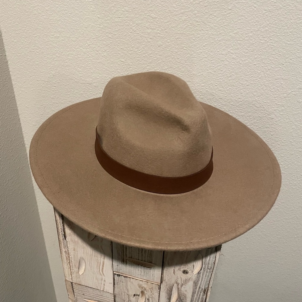 NEW WITH TAGS FREE PEOPLE HAT